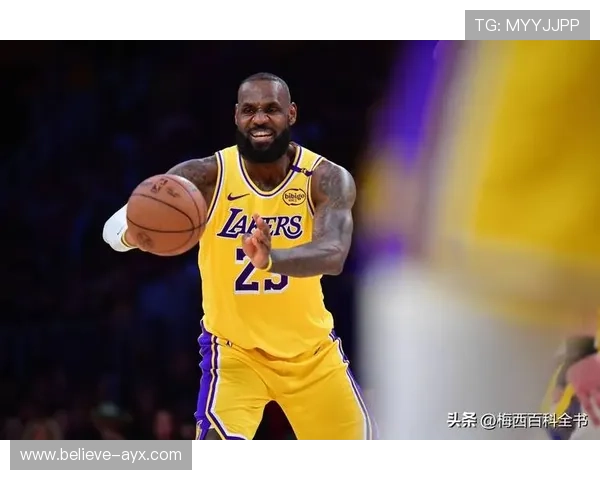 詹姆斯领衔湖人队迎战勇士季前赛 关注年轻球员表现和阵容调整